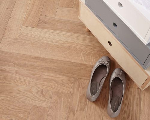 csm_Einrichtungsstil_Skandi_Wohnidee_JOKA_Zeitlos_Natuerlich_Parkett_Fischgraet_5fec7106be